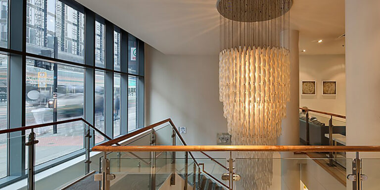 Image of the chandelier at Holiday Inn Express Oxford Road