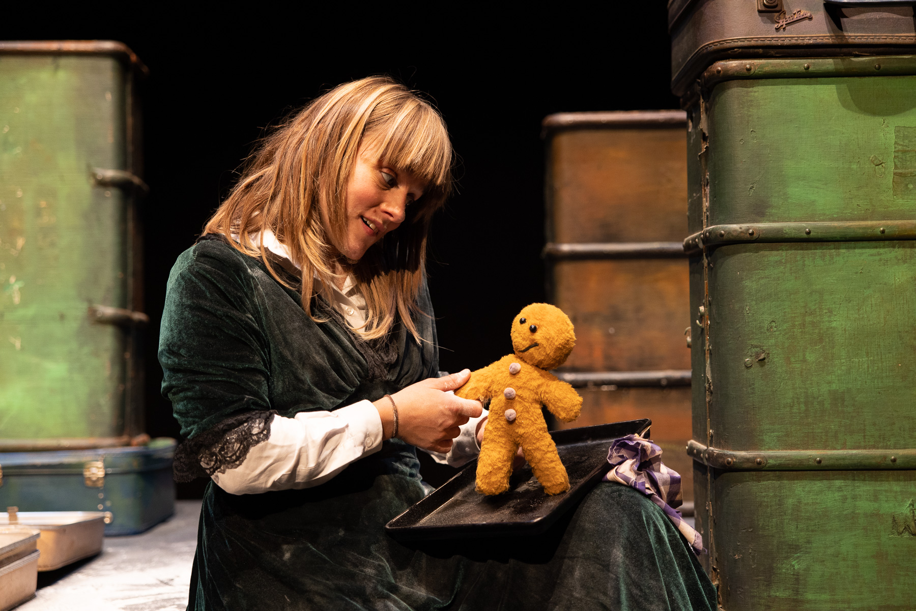 A performer on stage with a puppet of The Gingerbread Man