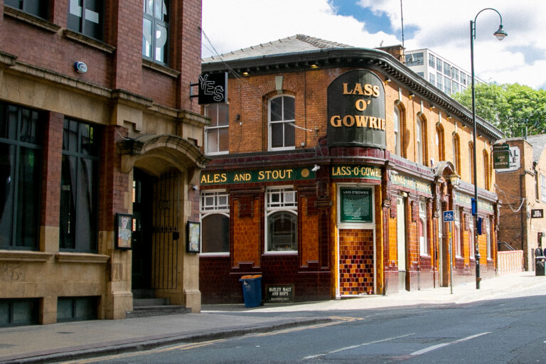 External shot of The Lass O' Gowrie pub in the sunshine