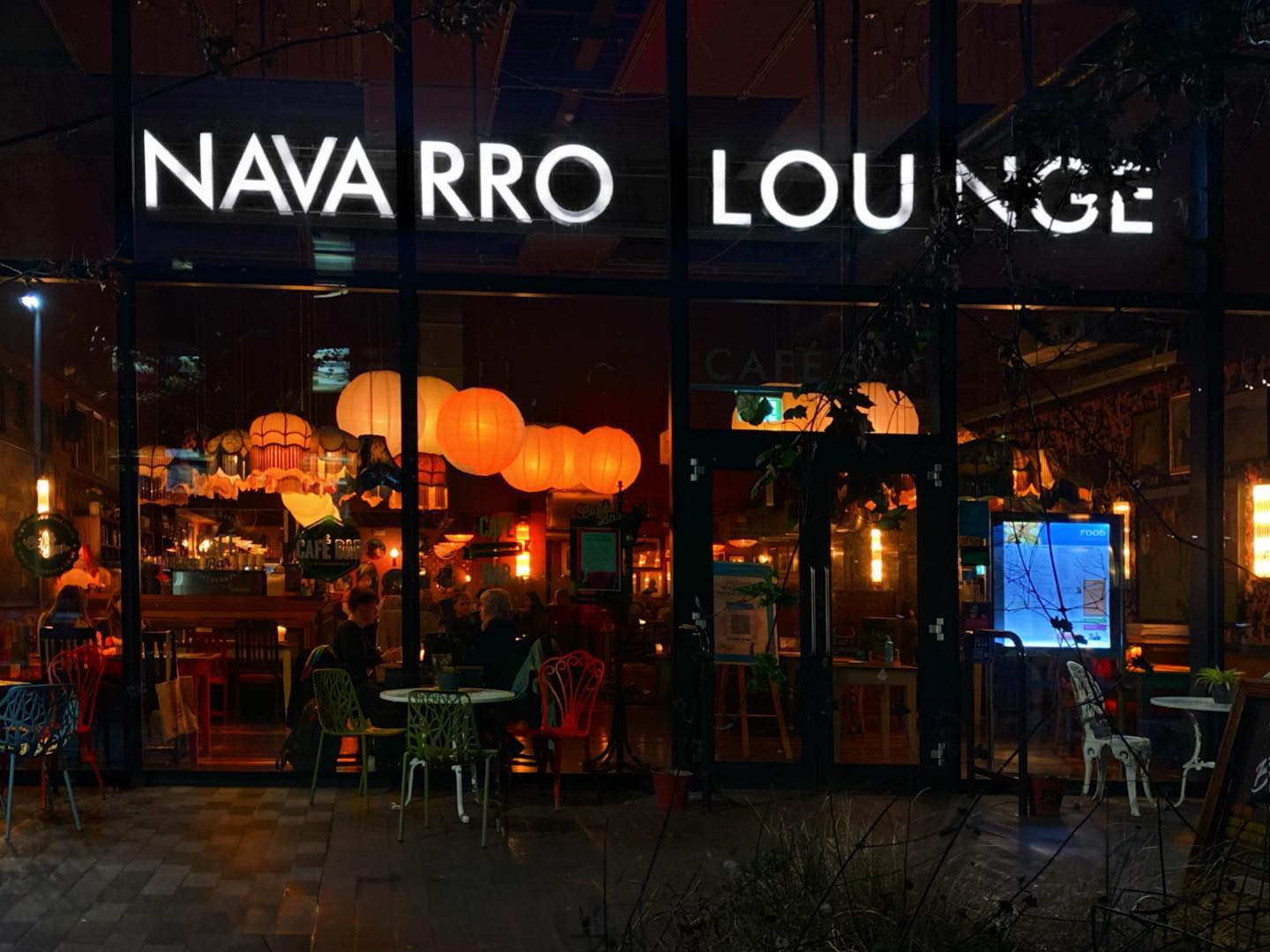 External image of Navarro Lounge at night