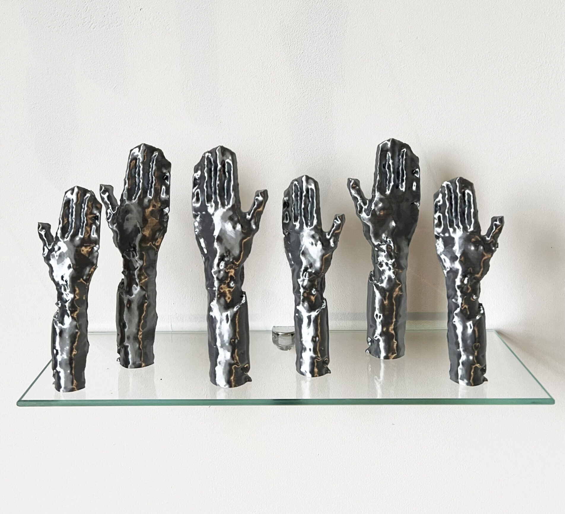 Jeffrey Knopf, ‘A Show of Hands’, glass and 3D printed plastic, 2022. Courtesy of the artist